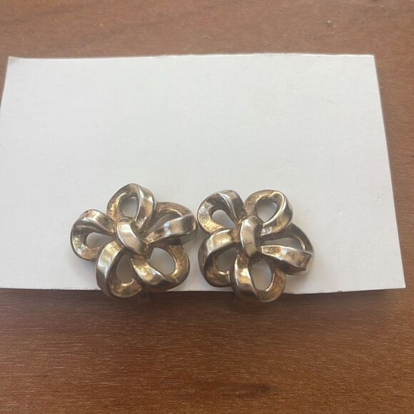 Trifári Vintage Bow Knot Earrings Clip On - Picture 3 of 3